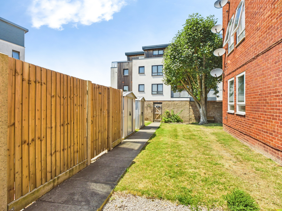 1 bed apartment for sale in Lane House, Station Road, Horsham, RH13 5RB  - Property Image 12