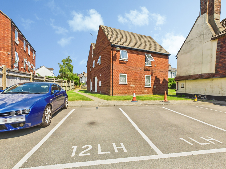 1 bed apartment for sale in Lane House, Station Road, Horsham, RH13 5RB  - Property Image 7