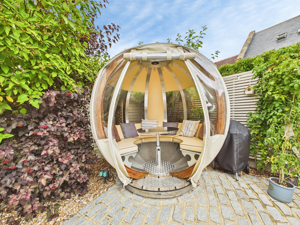 3 bed semi-detached house for sale in Palmer Avenue, Broadbridge Heath, Horsham, West Sussex  - Property Image 11