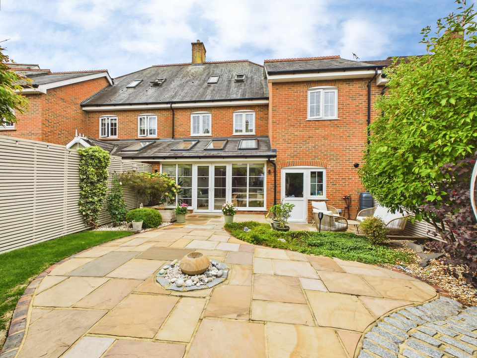 3 bed semi-detached house for sale in Palmer Avenue, Broadbridge Heath, Horsham, West Sussex  - Property Image 19