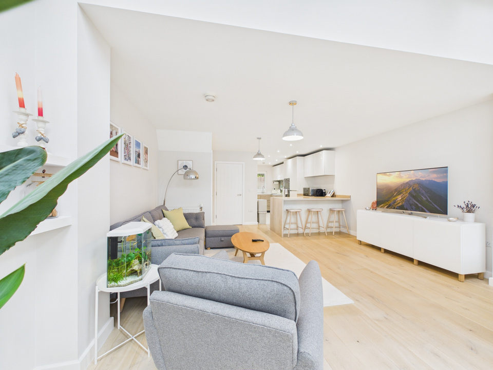 3 bed semi-detached house for sale in Palmer Avenue, Broadbridge Heath, Horsham, West Sussex  - Property Image 4