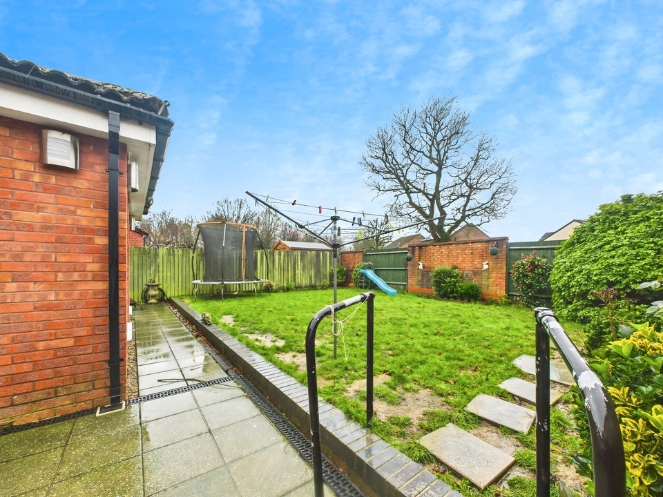 5 bed detached house for sale in Edinburgh Close, Southwater, Horsham, West Sussex  - Property Image 10