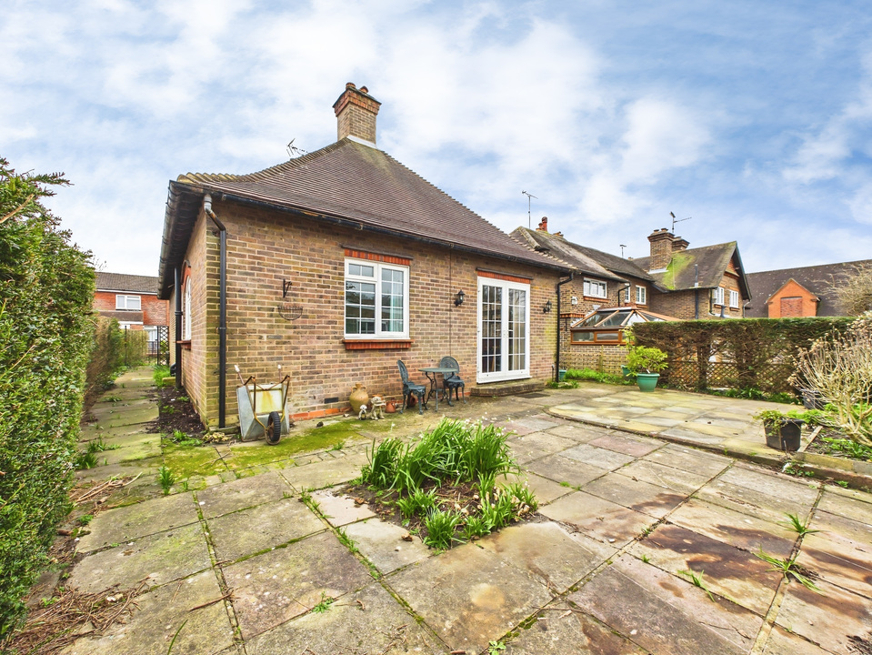 2 bed bungalow for sale in Crawley Road, Horsham, West Sussex - Property Image 15
