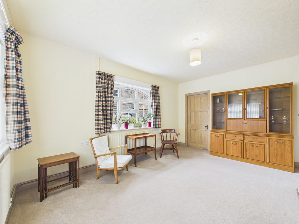 2 bed bungalow for sale in Crawley Road, Horsham, West Sussex - Property Image 11