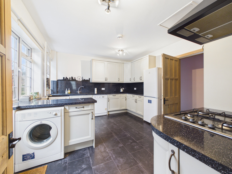 2 bed bungalow for sale in Crawley Road, Horsham, West Sussex - Property Image 12