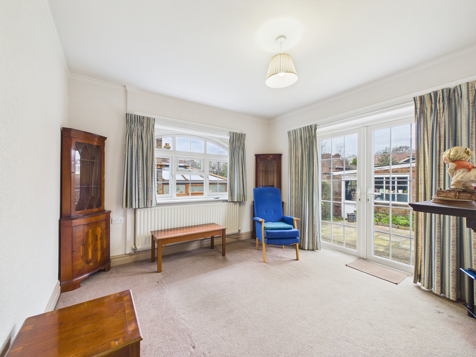 2 bed bungalow for sale in Crawley Road, Horsham, West Sussex - Property Image 14