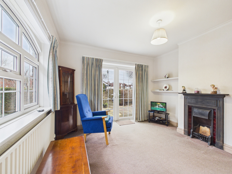 2 bed bungalow for sale in Crawley Road, Horsham, West Sussex - Property Image 8