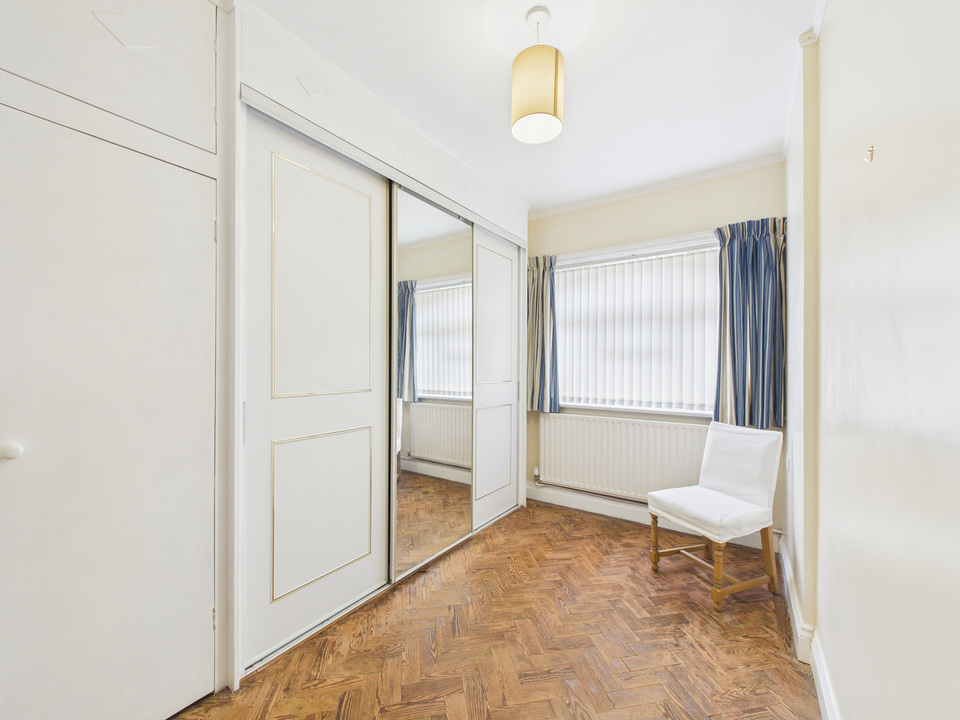 2 bed bungalow for sale in Crawley Road, Horsham, West Sussex - Property Image 6