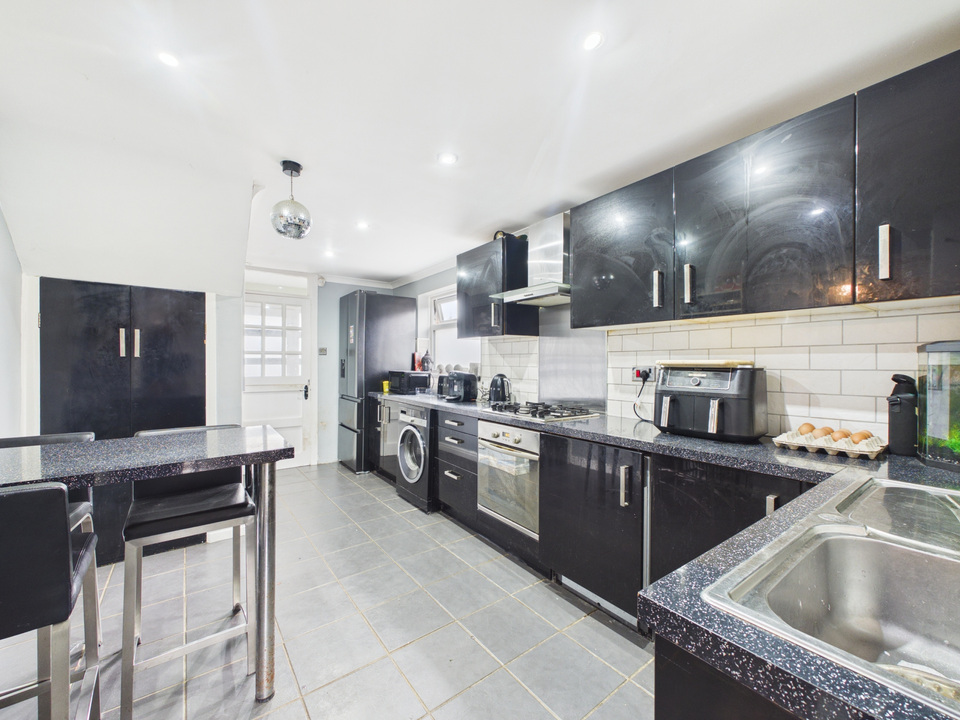 3 bed end of terrace house for sale in Ash Road, Southwater, Horsham, West Sussex  - Property Image 5