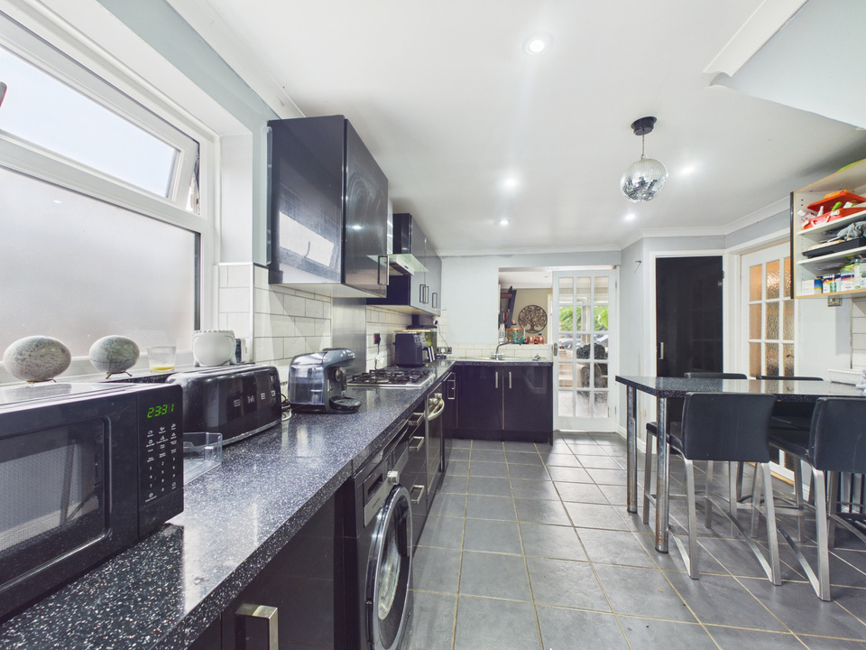 3 bed end of terrace house for sale in Ash Road, Southwater, Horsham, West Sussex  - Property Image 6
