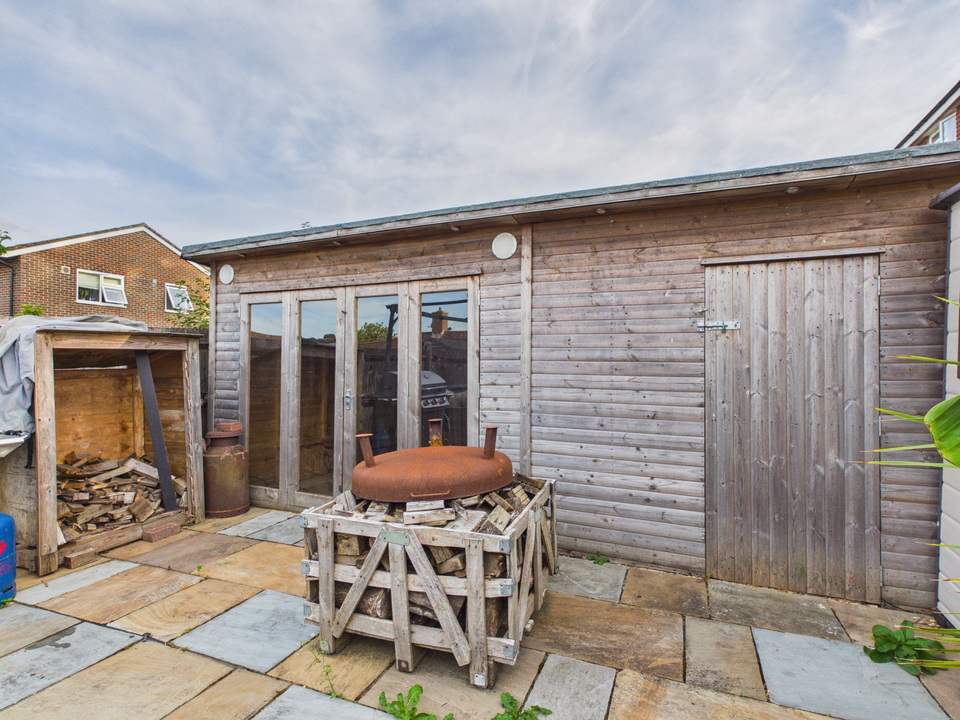3 bed end of terrace house for sale in Ash Road, Southwater, Horsham, West Sussex  - Property Image 14