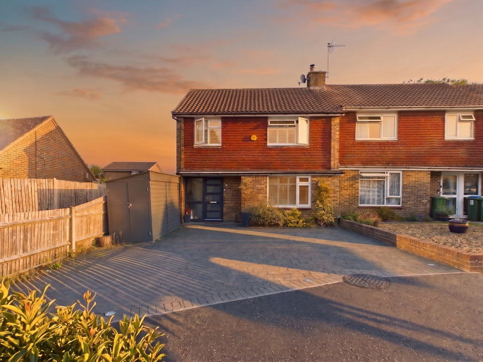 3 bed end of terrace house for sale in Ash Road, Southwater, Horsham, West Sussex