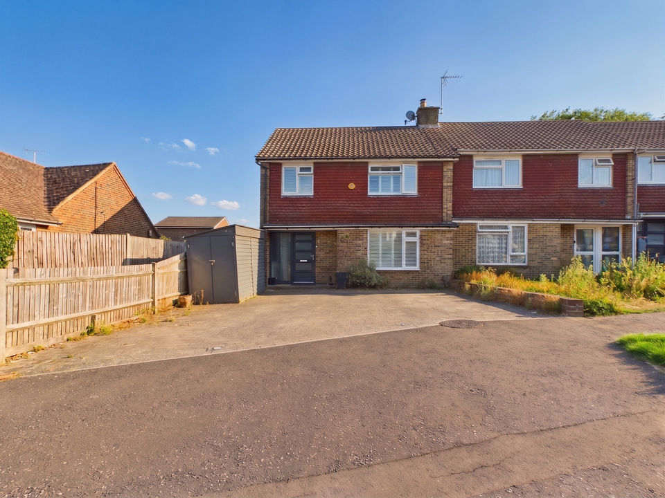 3 bed end of terrace house for sale in Ash Road, Southwater, Horsham, West Sussex