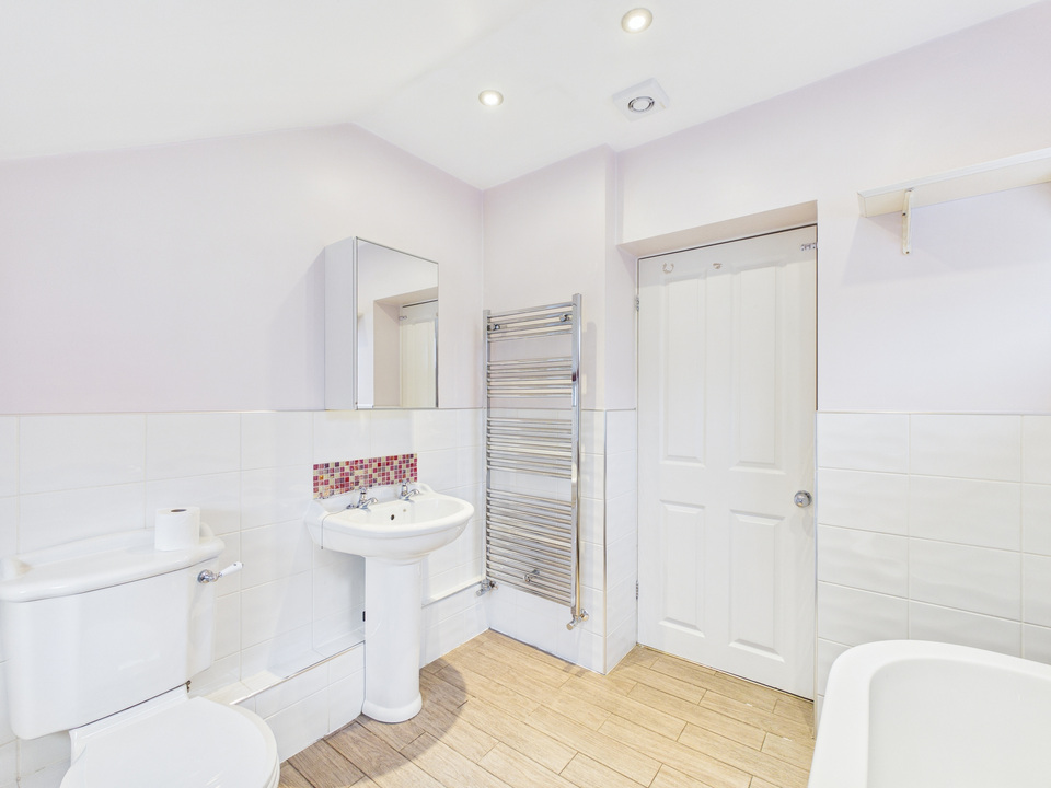 3 bed semi-detached house for sale in Crawley Road, Horsham, West Sussex - Property Image 16