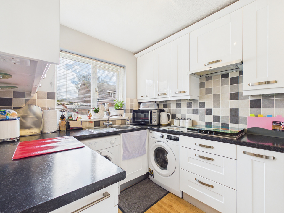 1 bed apartment for sale in Cook Road, Horsham, West Sussex  - Property Image 5