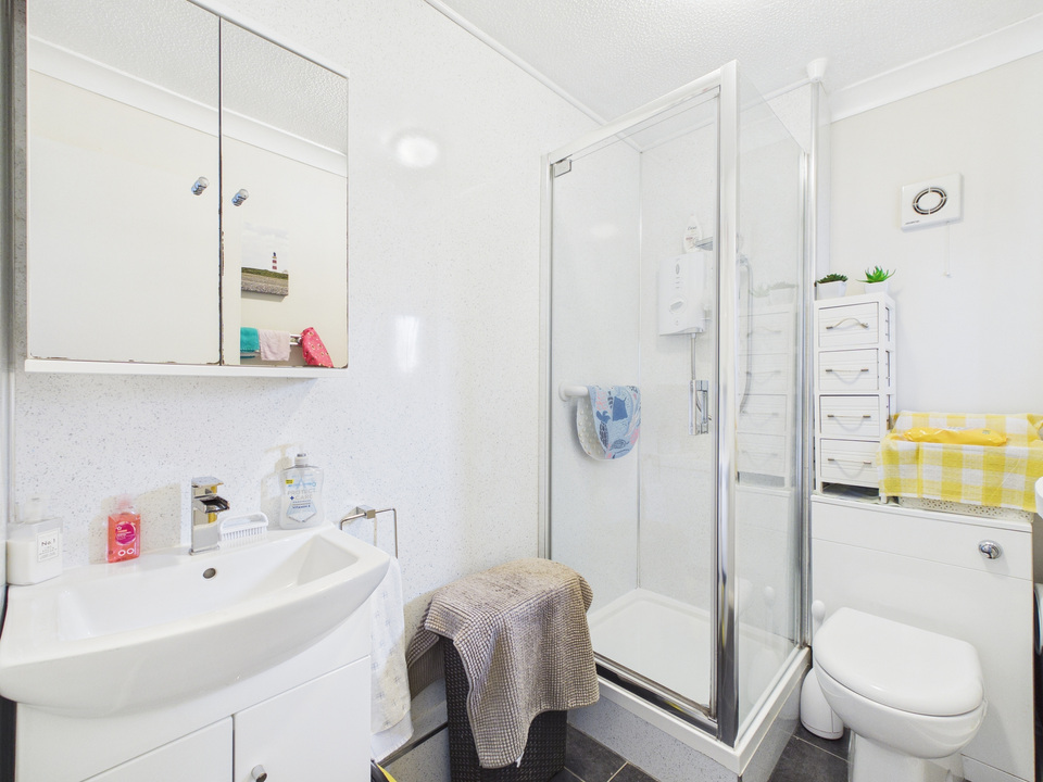 1 bed apartment for sale in Cook Road, Horsham, West Sussex  - Property Image 7