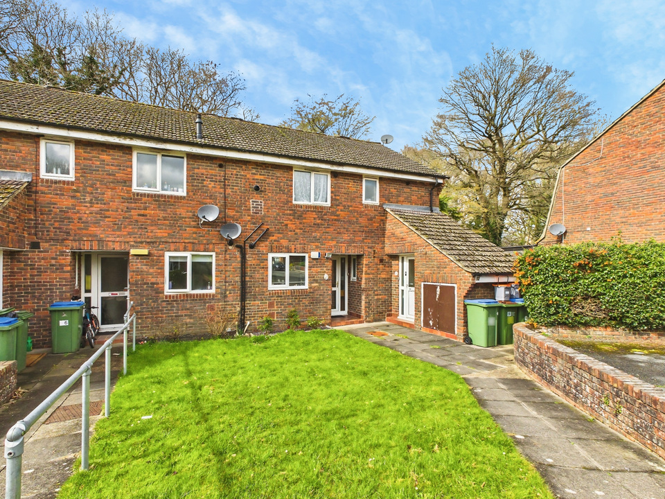 1 bed apartment for sale in Cook Road, Horsham, West Sussex  - Property Image 1