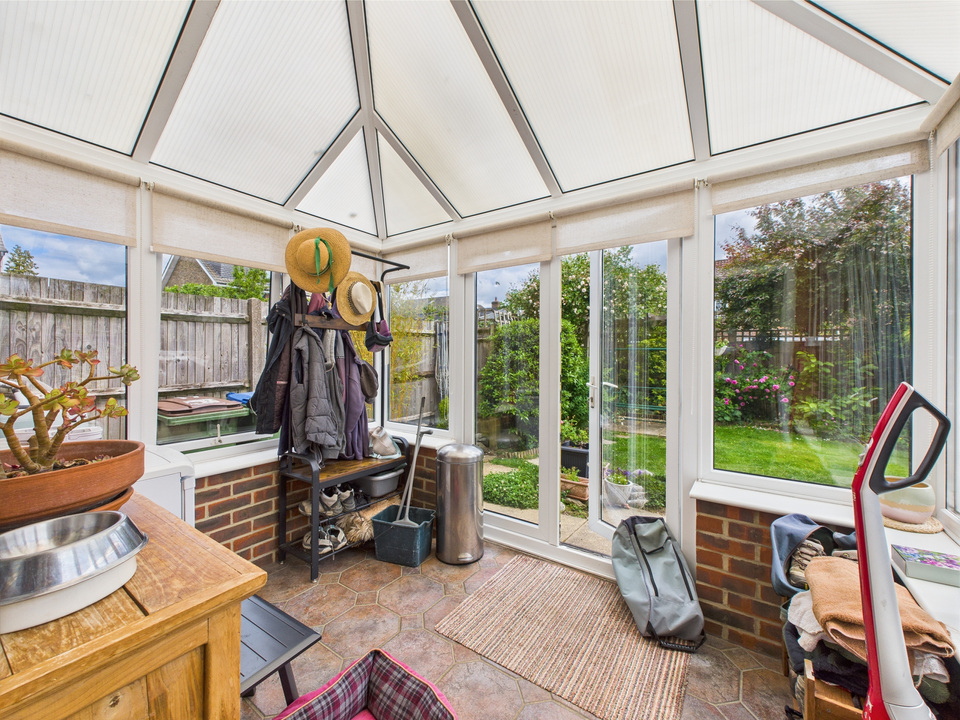 3 bed detached house for sale in Wakehurst Mews, Horsham - Property Image 8