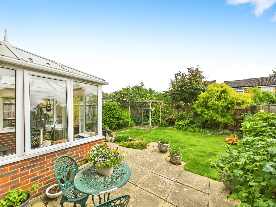 3 bed detached house for sale in Wakehurst Mews, Horsham - Property Image 9