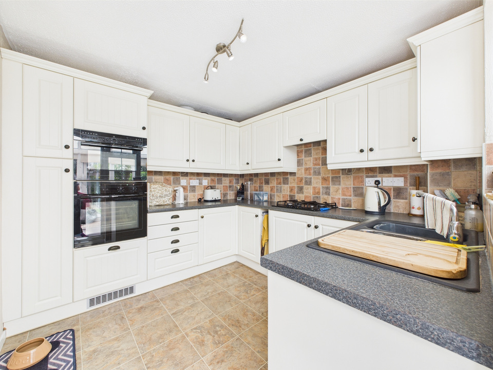 3 bed detached house for sale in Wakehurst Mews, Horsham - Property Image 13