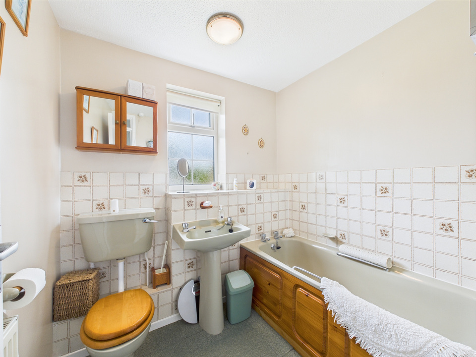 3 bed detached house for sale in Wakehurst Mews, Horsham - Property Image 15