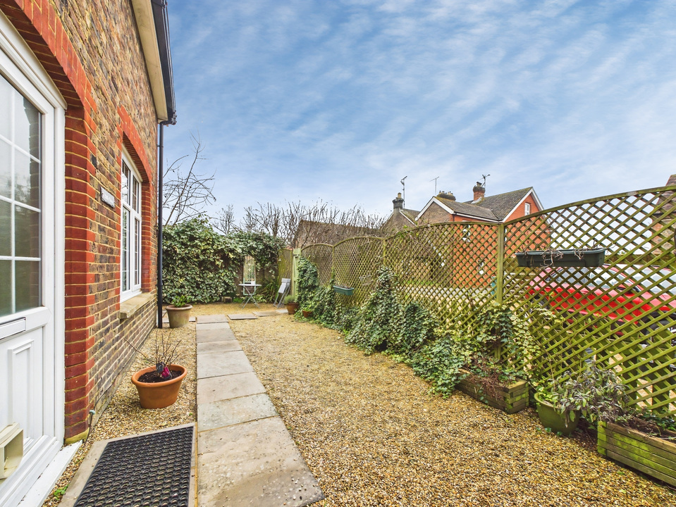 3 bed semi-detached house for sale in Little Cross, Church Street, Warnham, Horsham, West Sussex  - Property Image 11