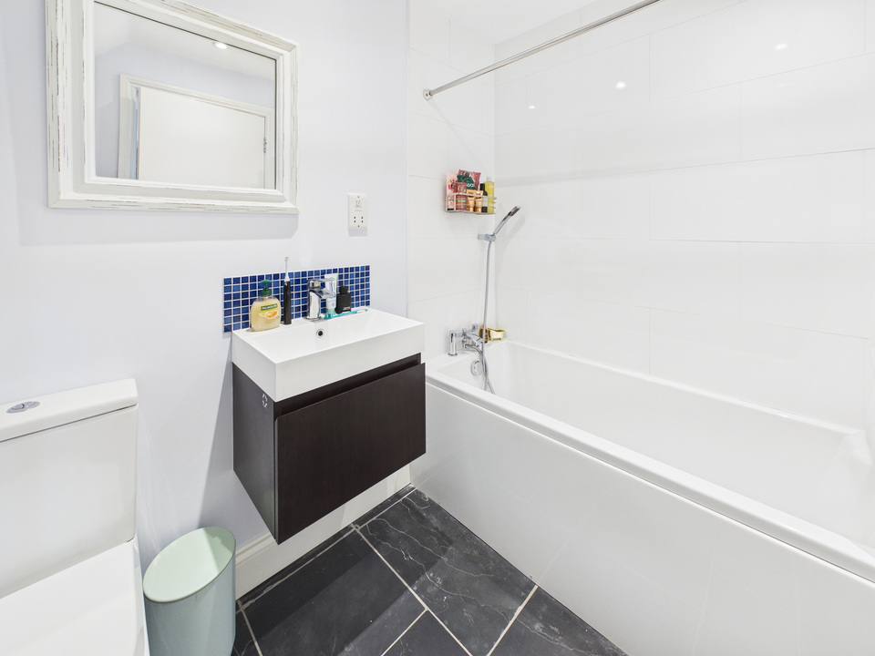 3 bed semi-detached house for sale in Little Cross, Church Street, Warnham, Horsham, West Sussex  - Property Image 14