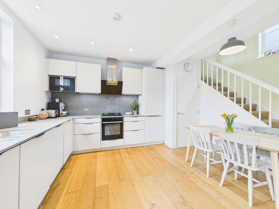3 bed semi-detached house for sale in Little Cross, Church Street, Warnham, Horsham, West Sussex  - Property Image 15