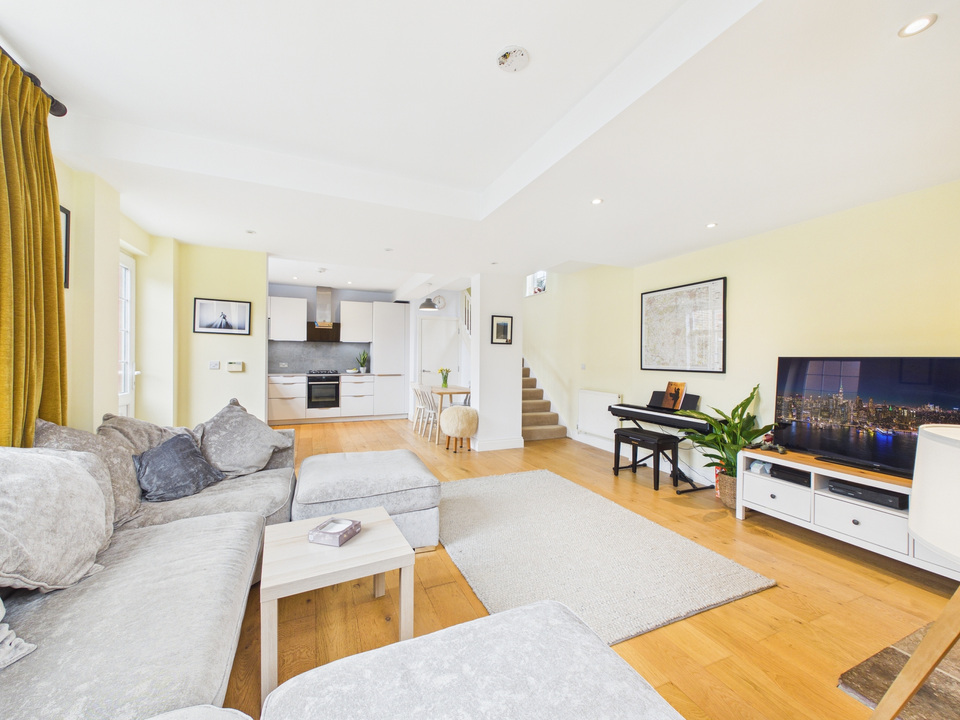 3 bed semi-detached house for sale in Little Cross, Church Street, Warnham, Horsham, West Sussex  - Property Image 10