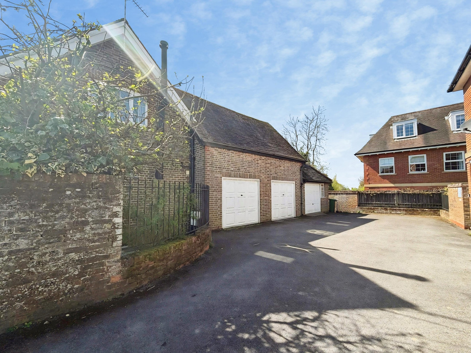 3 bed semi-detached house for sale in Little Cross, Church Street, Warnham, Horsham, West Sussex  - Property Image 12