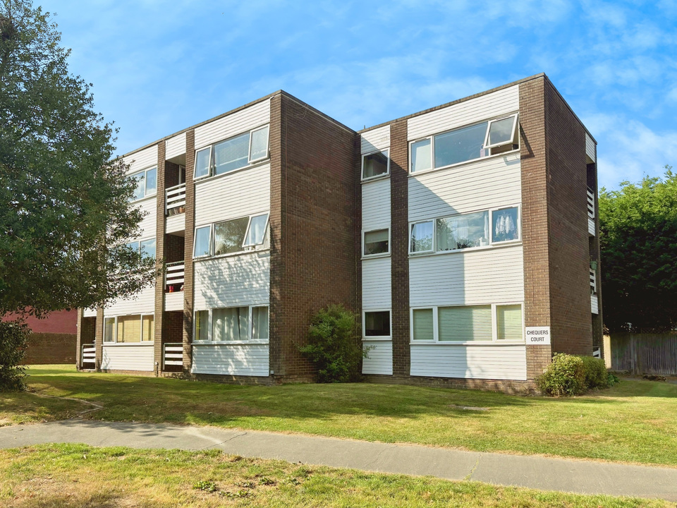 1 bed apartment for sale in Chequers Court, Horsham - Property Image 1