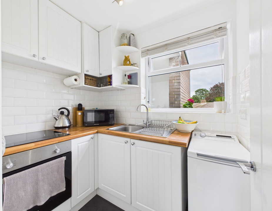 1 bed apartment for sale in Chequers Court, Horsham  - Property Image 2