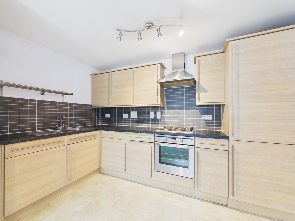2 bed flat to rent in Crawley Road, HORSHAM  - Property Image 2