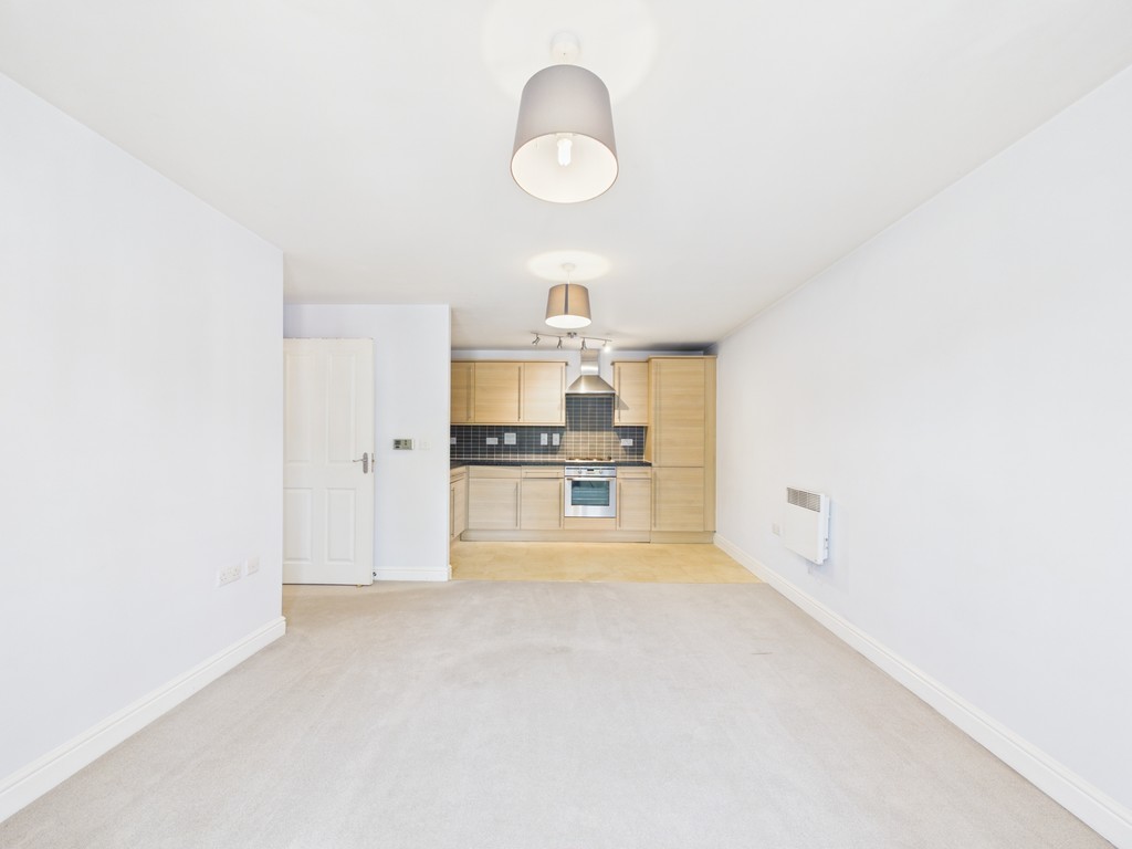 2 bed flat to rent in Crawley Road, HORSHAM  - Property Image 4