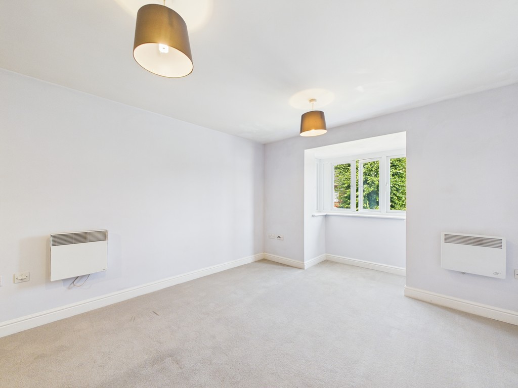2 bed flat to rent in Crawley Road, HORSHAM  - Property Image 3