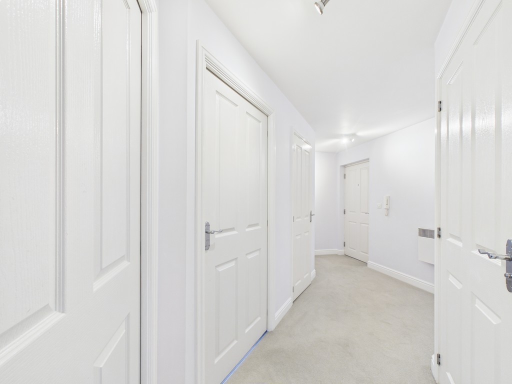 2 bed flat to rent in Crawley Road, HORSHAM  - Property Image 9