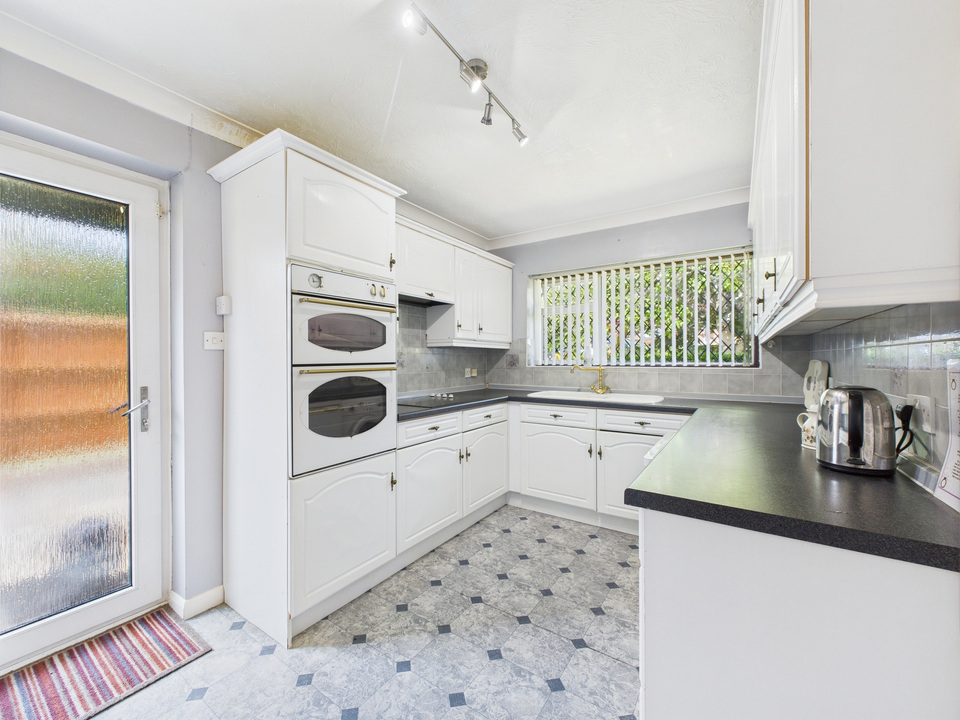 2 bed detached bungalow for sale in Church Lane, Partridge Green - Property Image 2