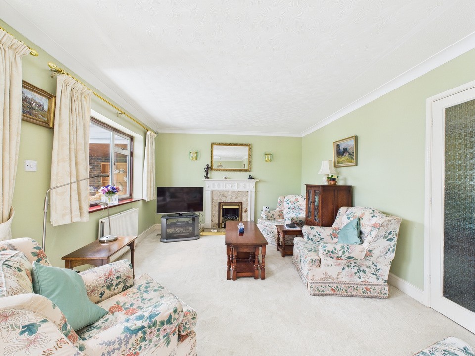 2 bed detached bungalow for sale in Church Lane, Partridge Green - Property Image 3