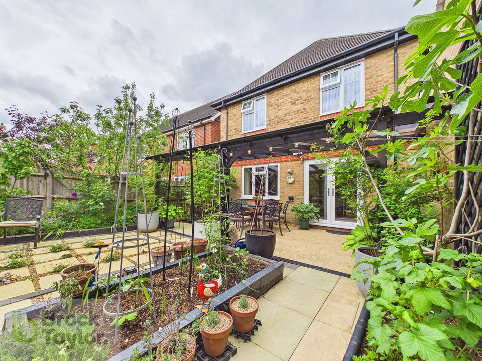 4 bed detached house for sale in Charters Gate Way, Wivelsfield Green - Property Image 1