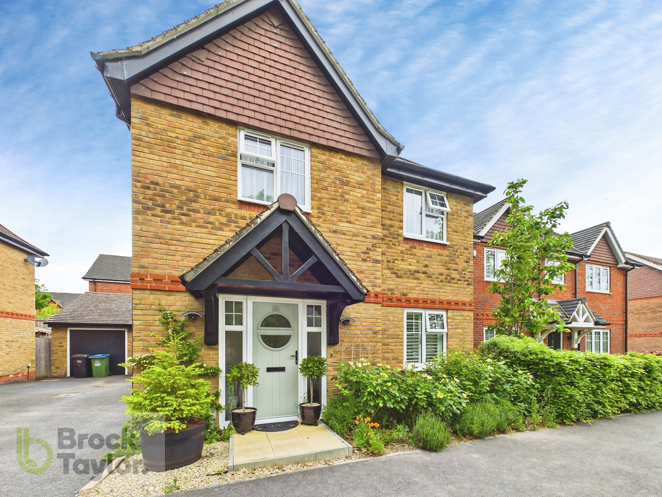 4 bed detached house for sale in Charters Gate Way, Wivelsfield Green