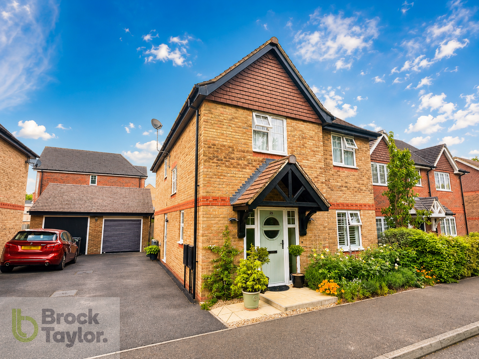 4 bed detached house for sale in Charters Gate Way, Wivelsfield Green