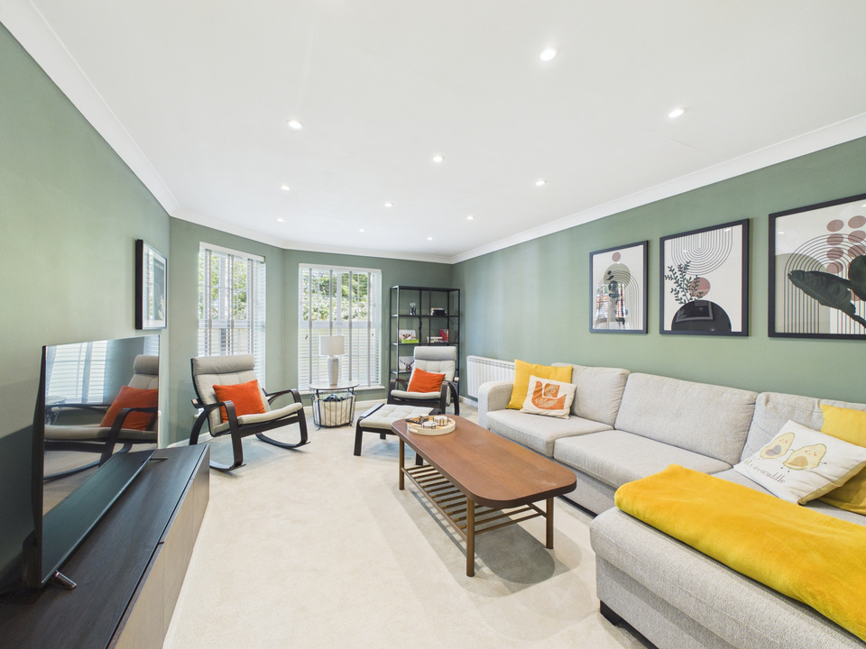 2 bed apartment for sale in Mulberry Gardens, Old Guildford Road, Broadbridge Heath,  - Property Image 3