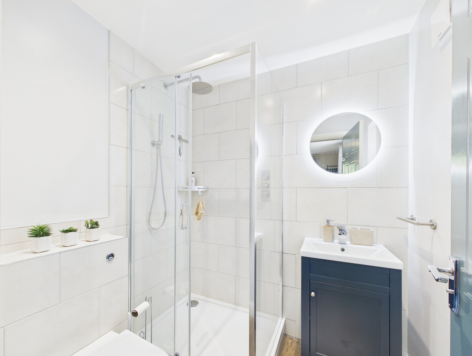 2 bed apartment for sale in Mulberry Gardens, Old Guildford Road, Broadbridge Heath,  - Property Image 5