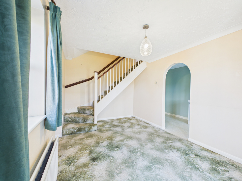 1 bed for sale in Sloughbrook Close, Horsham, West Sussex - Property Image 2