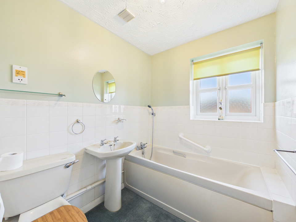 1 bed for sale in Sloughbrook Close, Horsham, West Sussex - Property Image 6