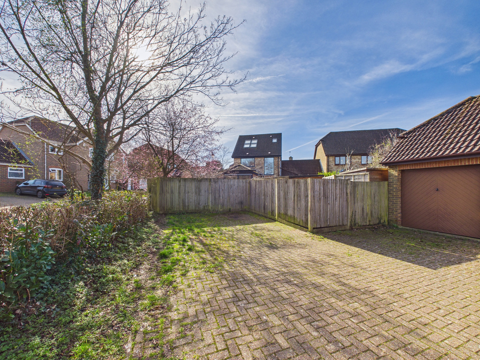 1 bed for sale in Sloughbrook Close, Horsham, West Sussex - Property Image 12