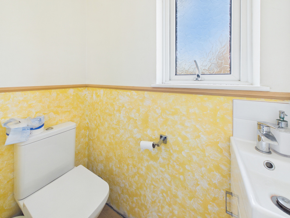 3 bed terraced house for sale in Sullington Mead, Broadbridge Heath, Horsham, West Sussex  - Property Image 12