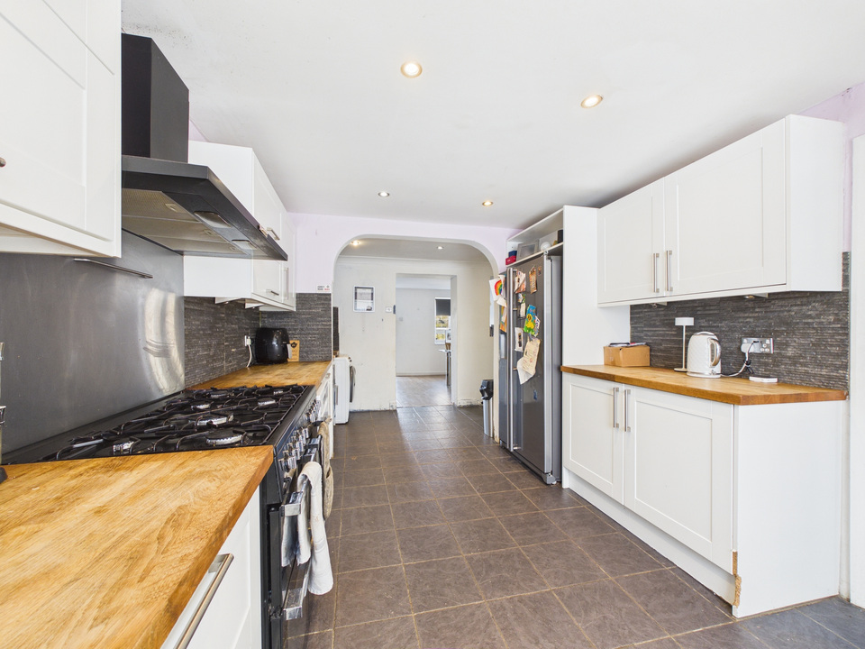 3 bed terraced house for sale in Sullington Mead, Broadbridge Heath, Horsham, West Sussex  - Property Image 3
