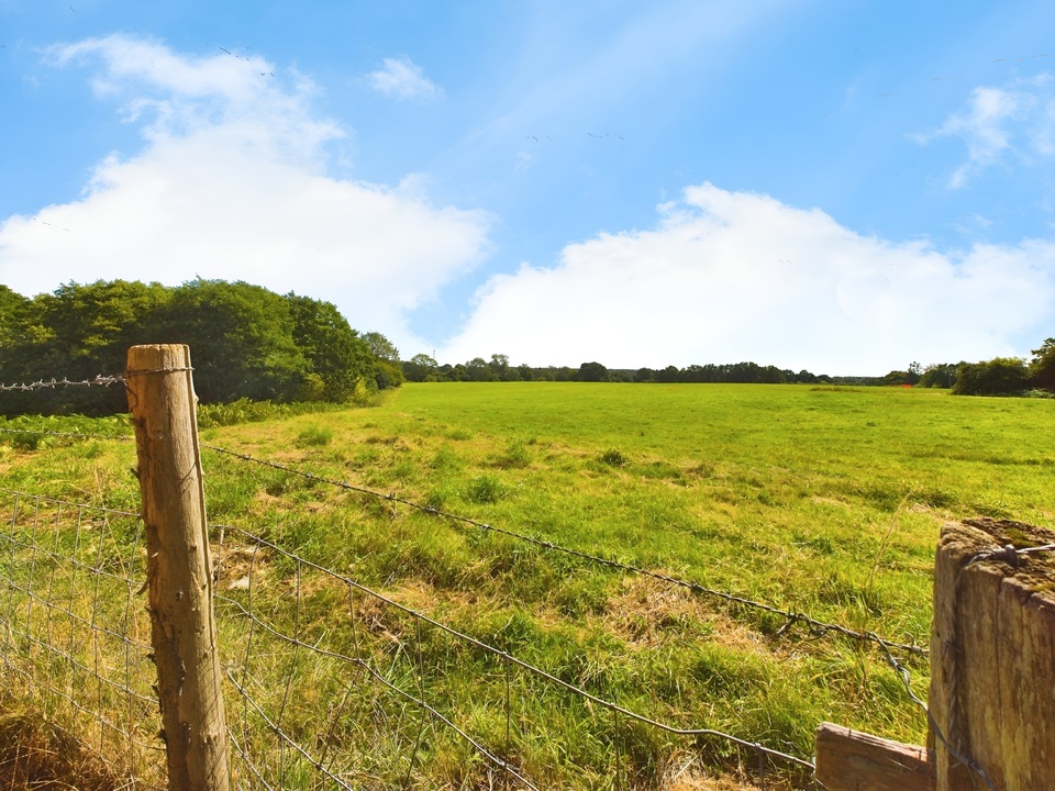 3 bed semi-detached house for sale in Sedgwick Lane, Horsham - Property Image 21