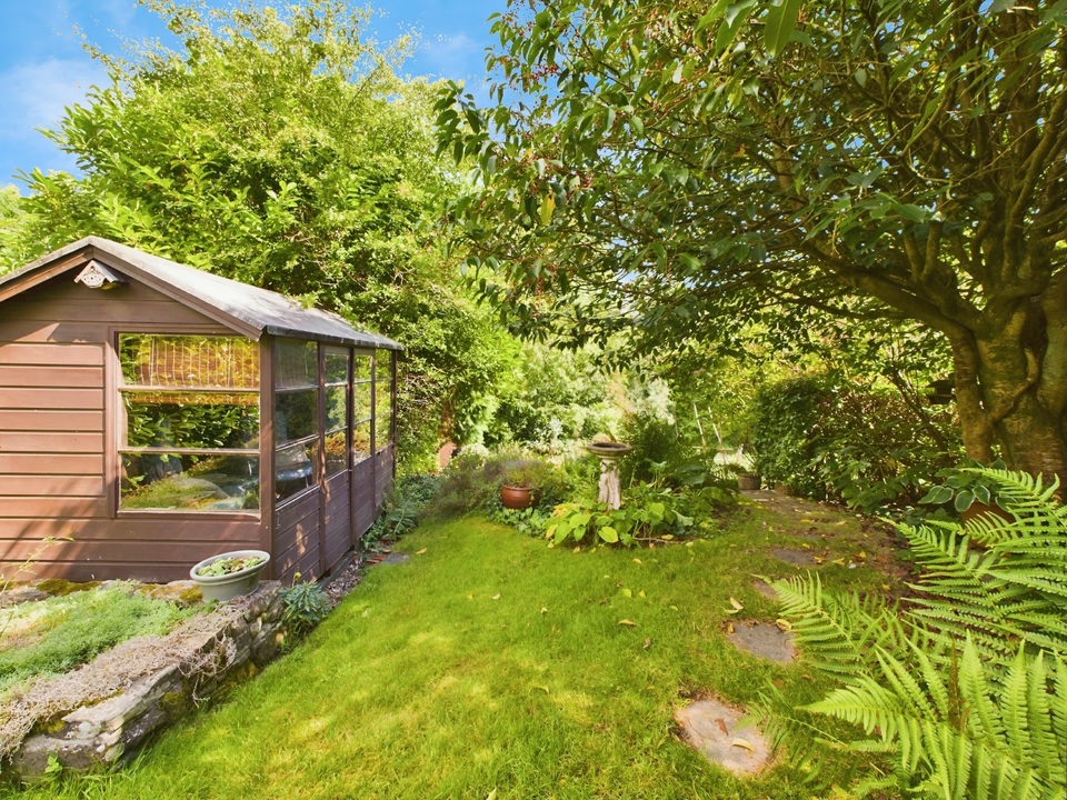 3 bed semi-detached house for sale in Sedgwick Lane, Horsham - Property Image 22